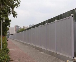 工程建設(shè)服務(wù)中，使用PVC施工圍擋有什么特點(diǎn)